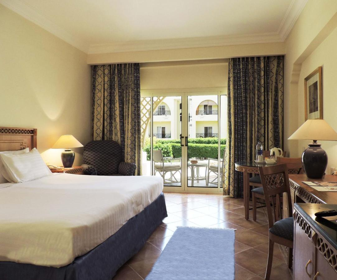 Old Palace Resort Sahl Hasheesh Хургада Екстериор снимка A room at the Hilton Luxor