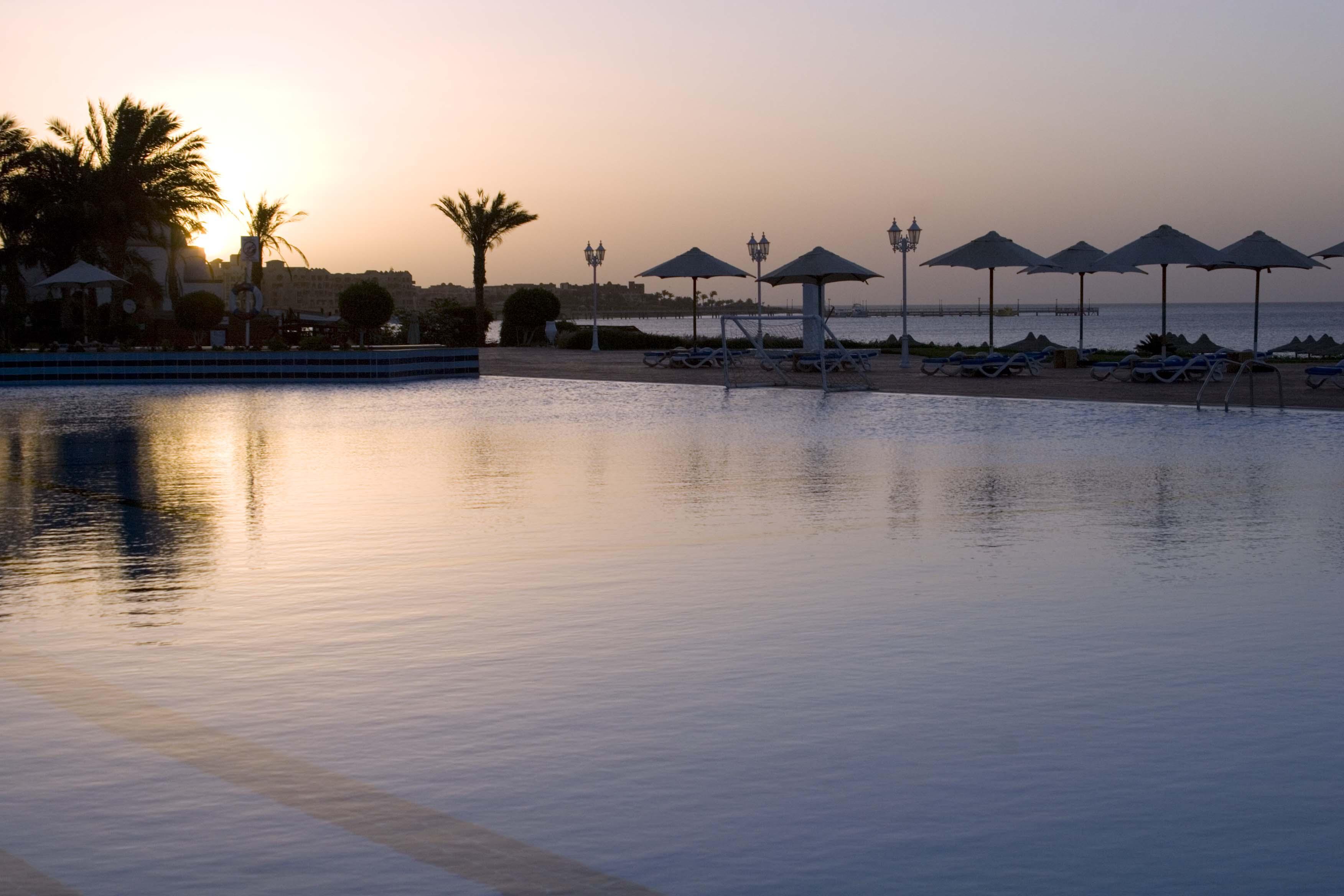 Old Palace Resort Sahl Hasheesh Хургада Екстериор снимка The pool at the Dead Sea