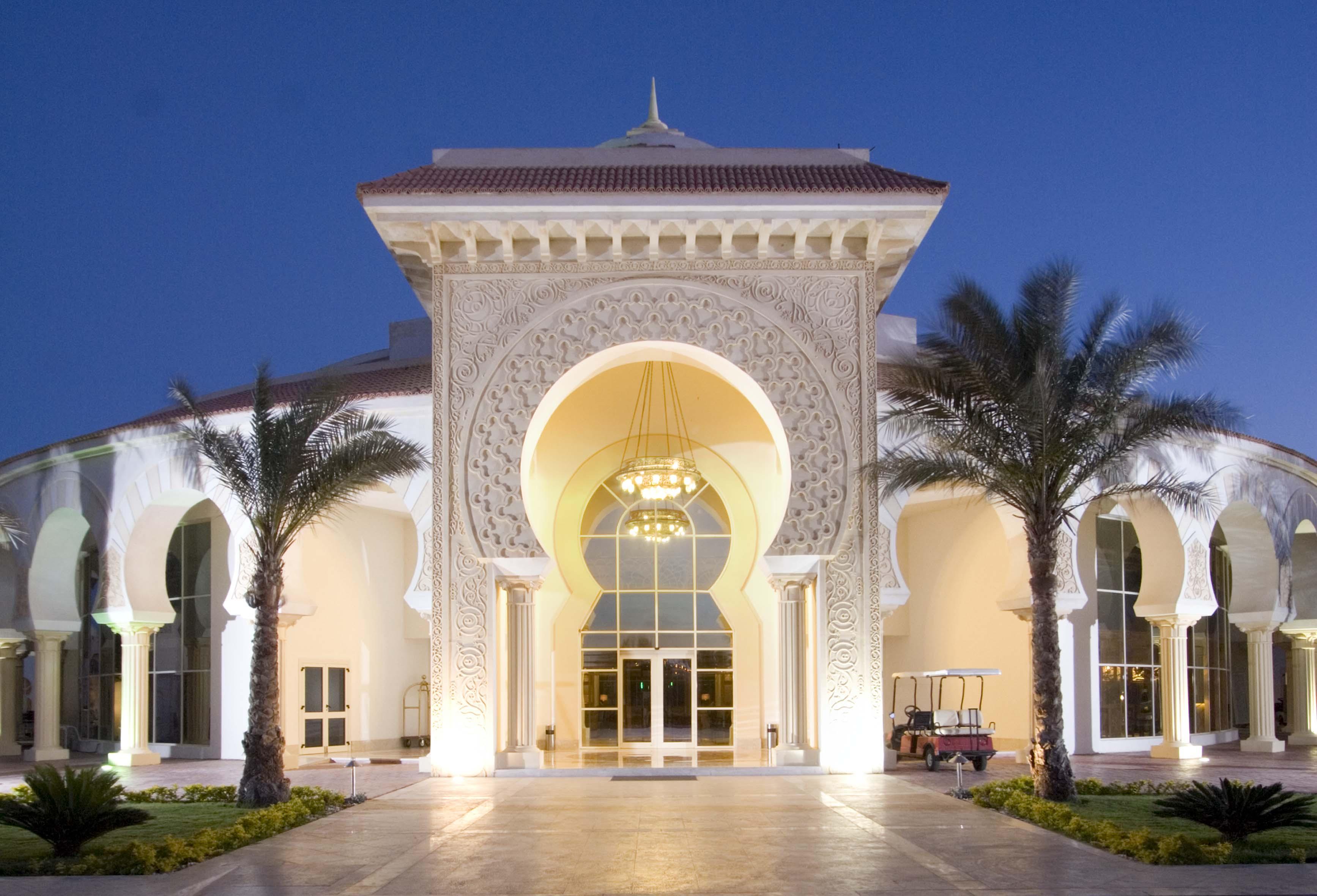 Old Palace Resort Sahl Hasheesh Хургада Екстериор снимка The clubhouse at the Royal Greens Golf and Country Club