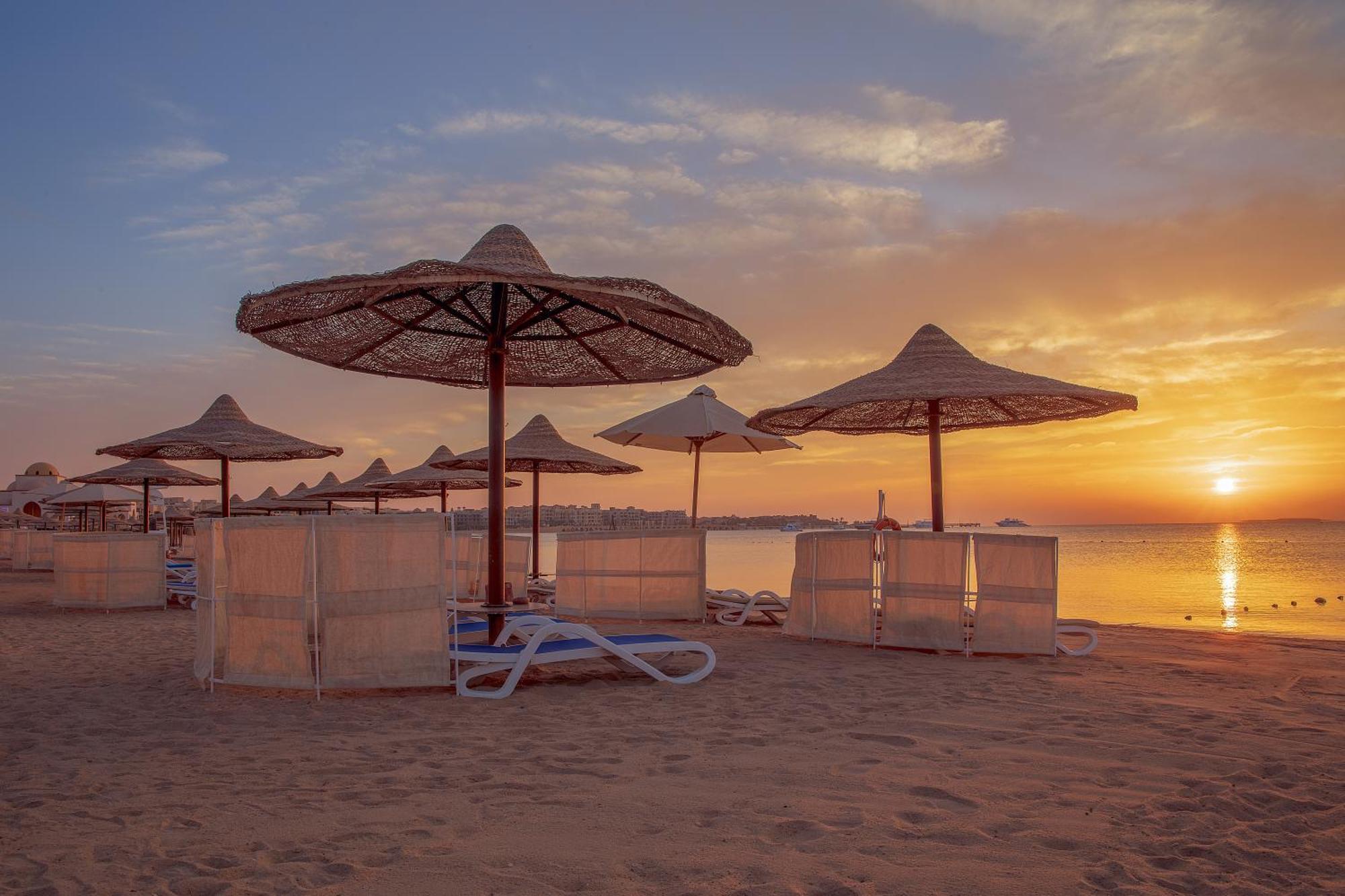 Old Palace Resort Sahl Hasheesh Хургада Екстериор снимка Sunset at the Dead Sea