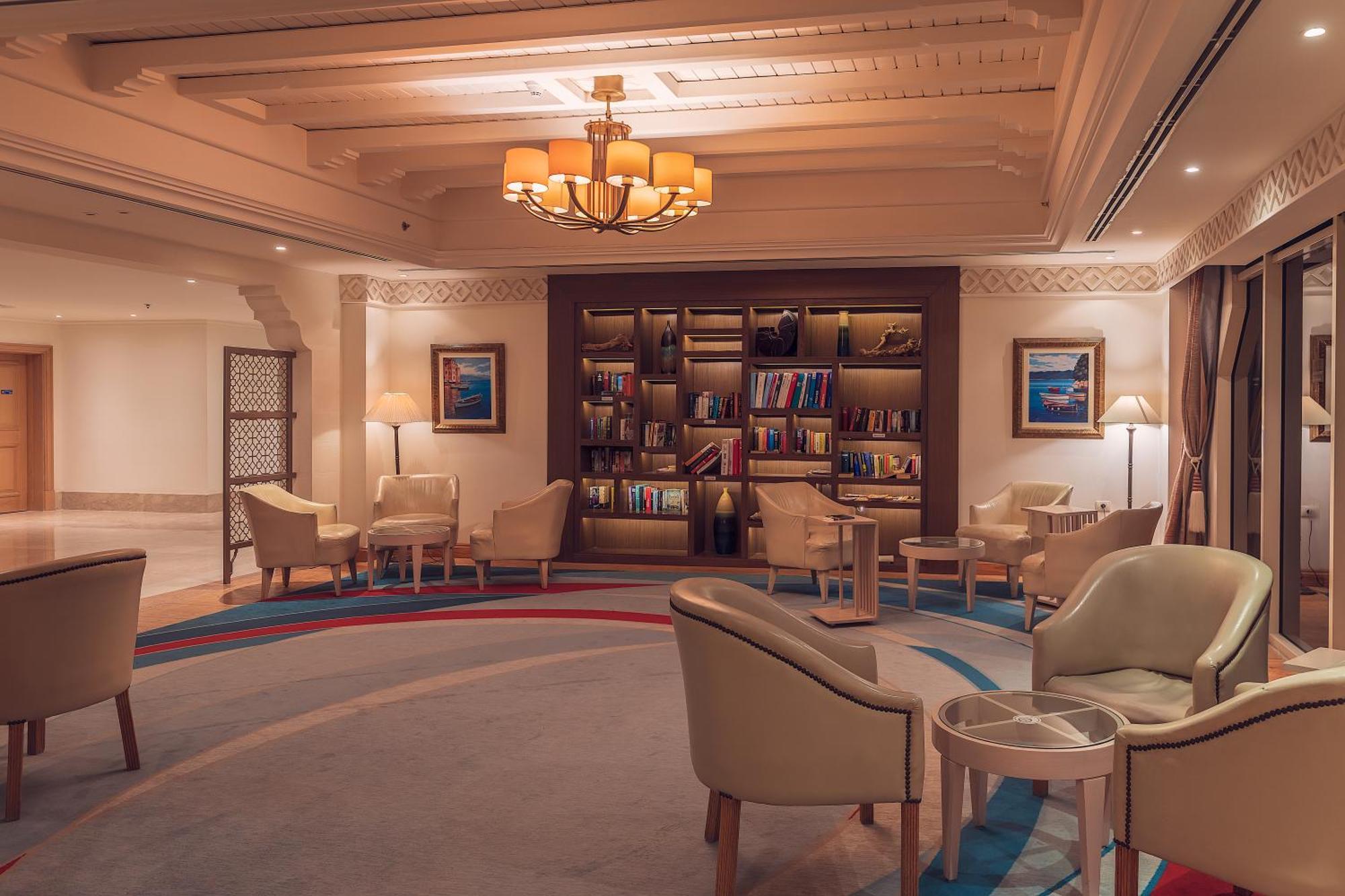 Old Palace Resort Sahl Hasheesh Хургада Екстериор снимка Library