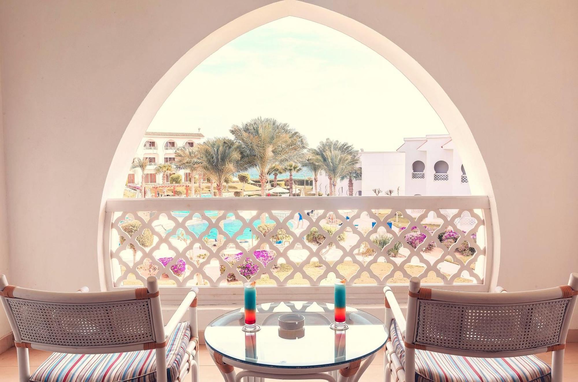 Old Palace Resort Sahl Hasheesh Хургада Екстериор снимка Balcony of a suite