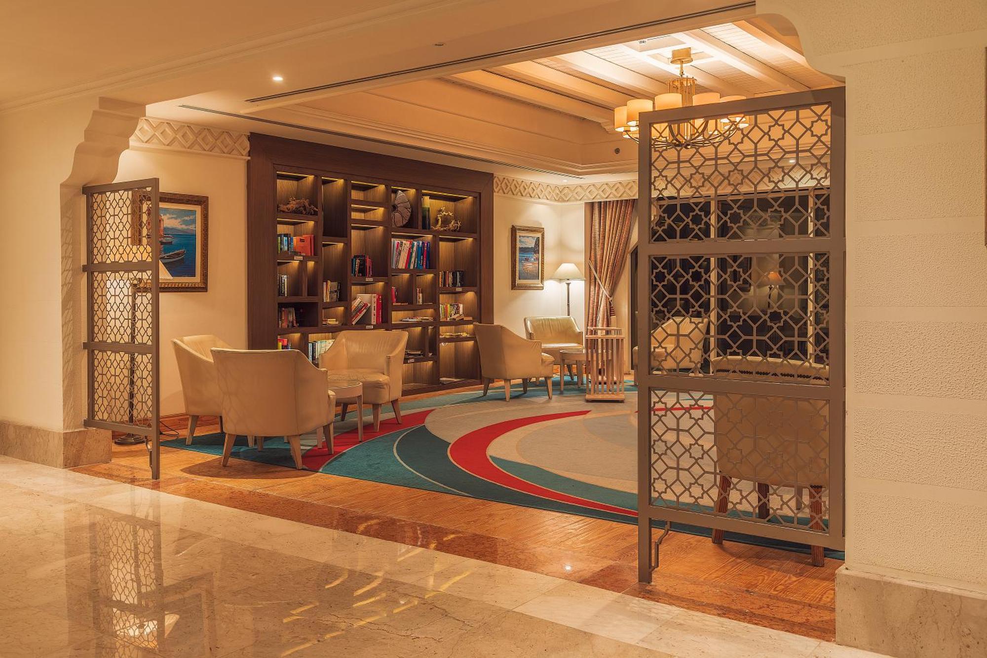 Old Palace Resort Sahl Hasheesh Хургада Екстериор снимка Library