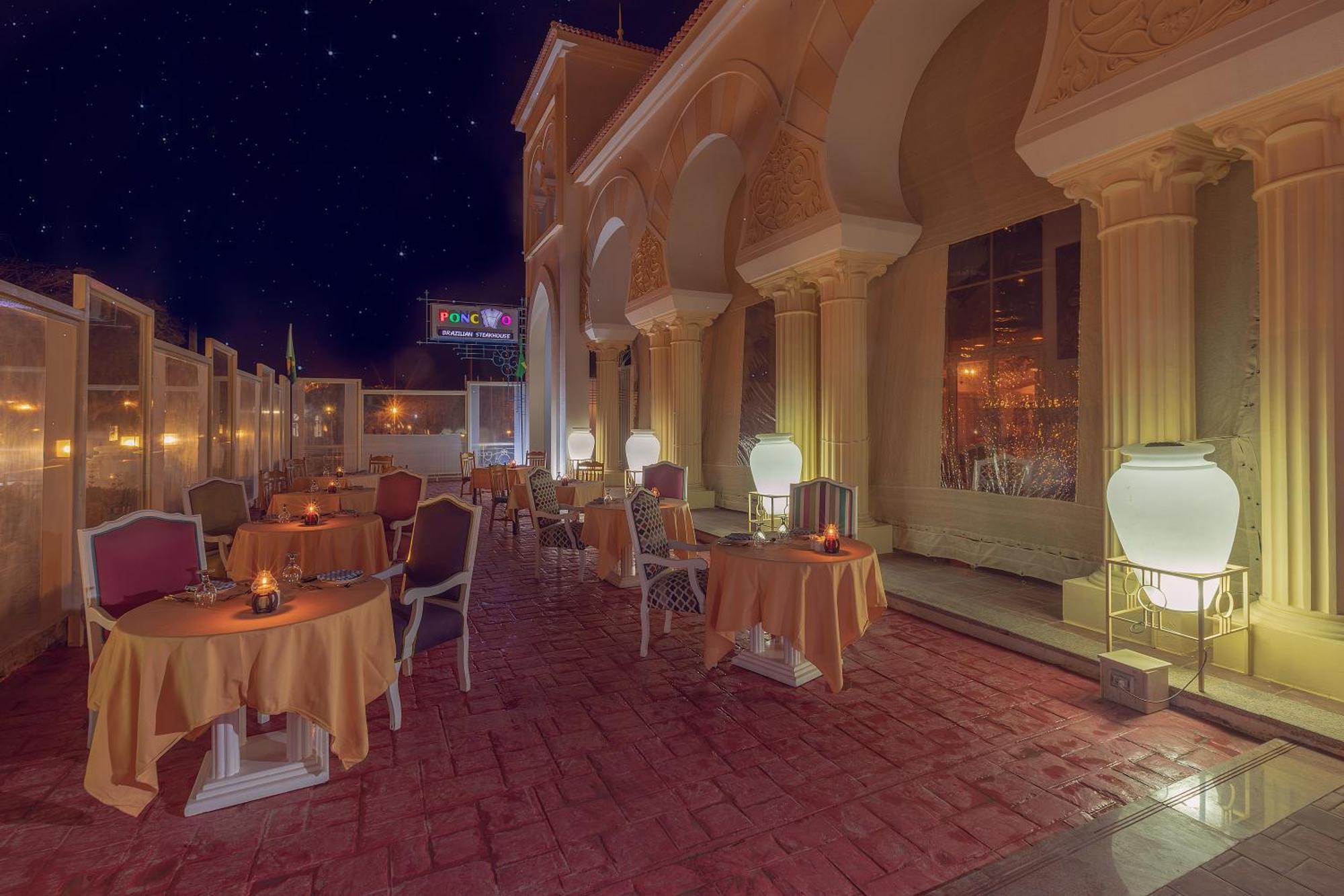 Old Palace Resort Sahl Hasheesh Хургада Екстериор снимка The terrace of the hotel
