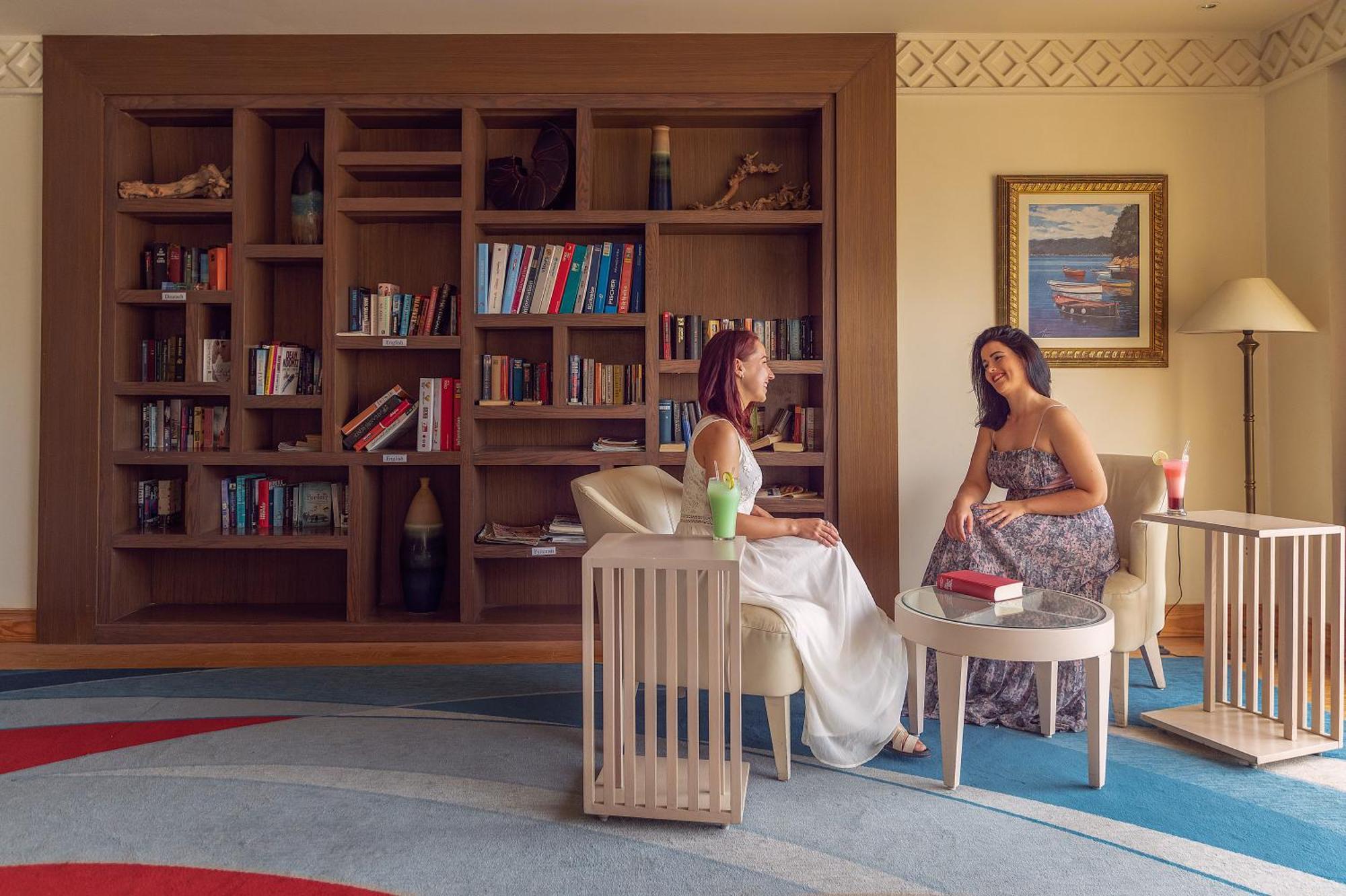 Old Palace Resort Sahl Hasheesh Хургада Екстериор снимка Library
