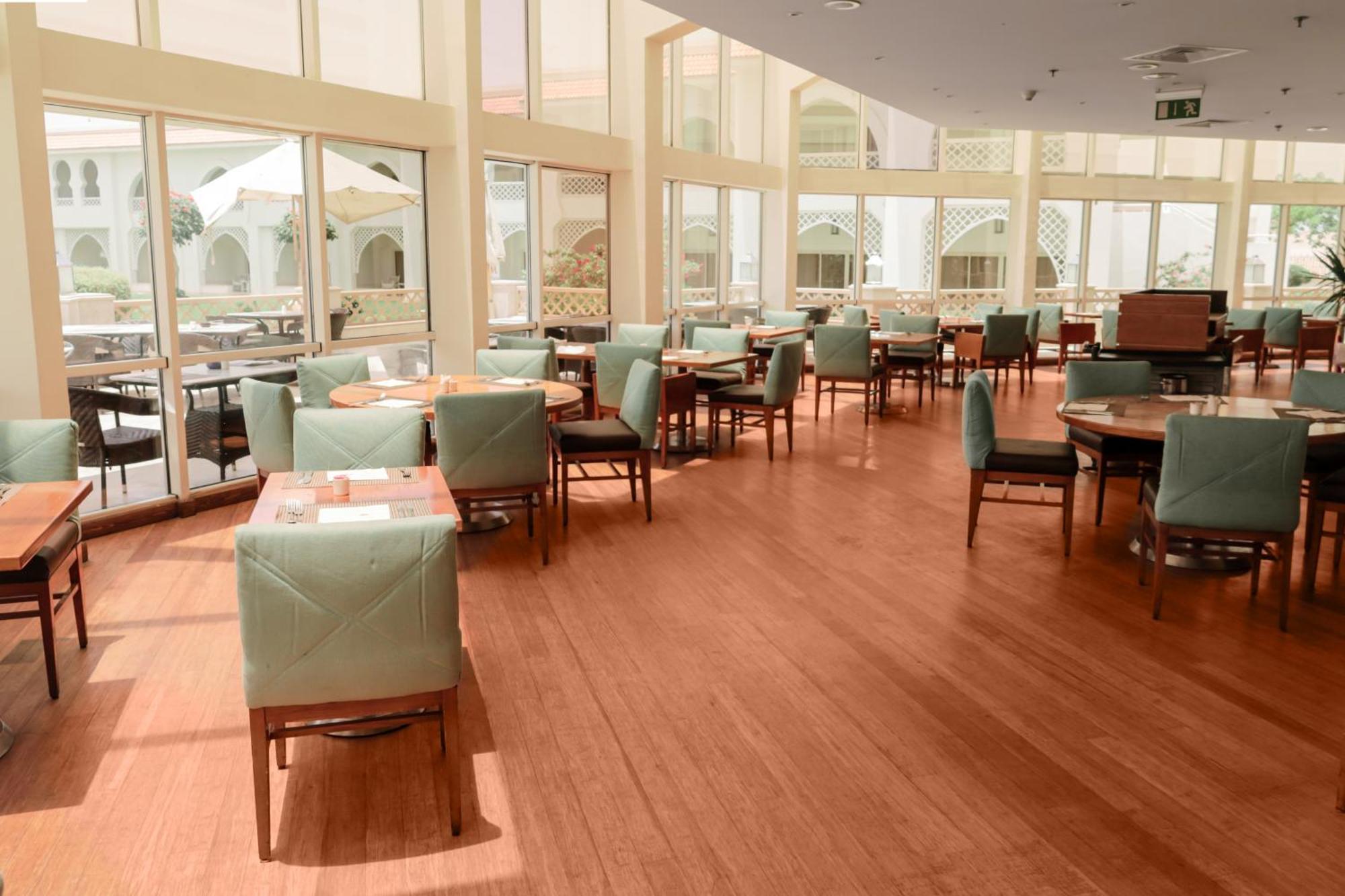 Old Palace Resort Sahl Hasheesh Хургада Екстериор снимка A restaurant with vinyl flooring