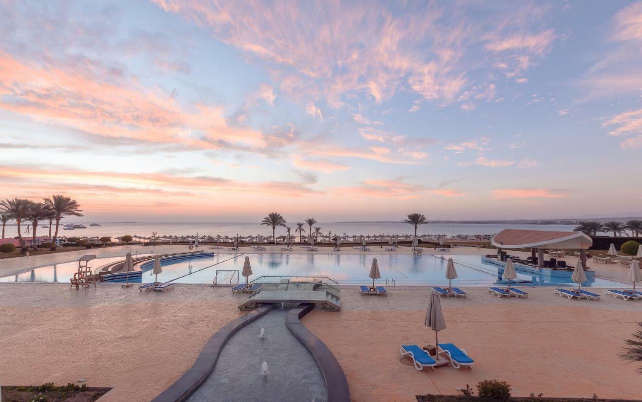 Old Palace Resort Sahl Hasheesh Хургада Екстериор снимка Sunrise at the Hilton Sharm El Sheikh